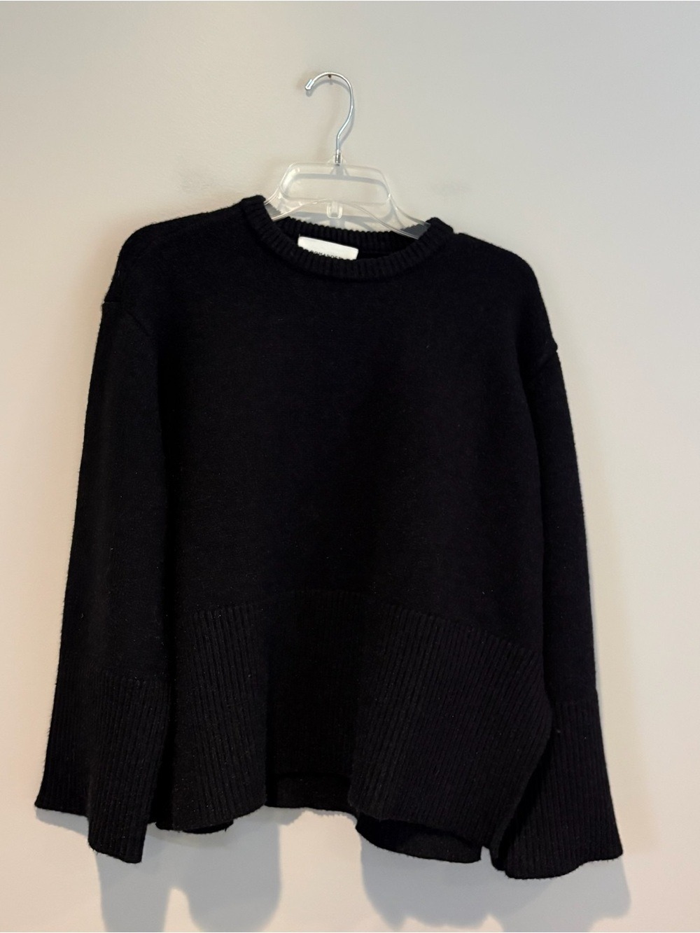 Pomander Place Black Crewneck Bell Sleeve Sweater Size M